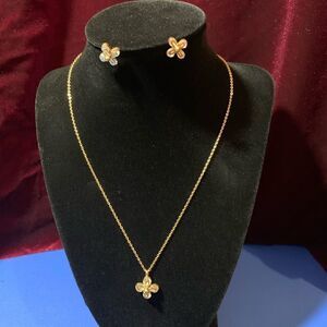 ‎Bolzano Crystal Flower Necklace And Earrings Set